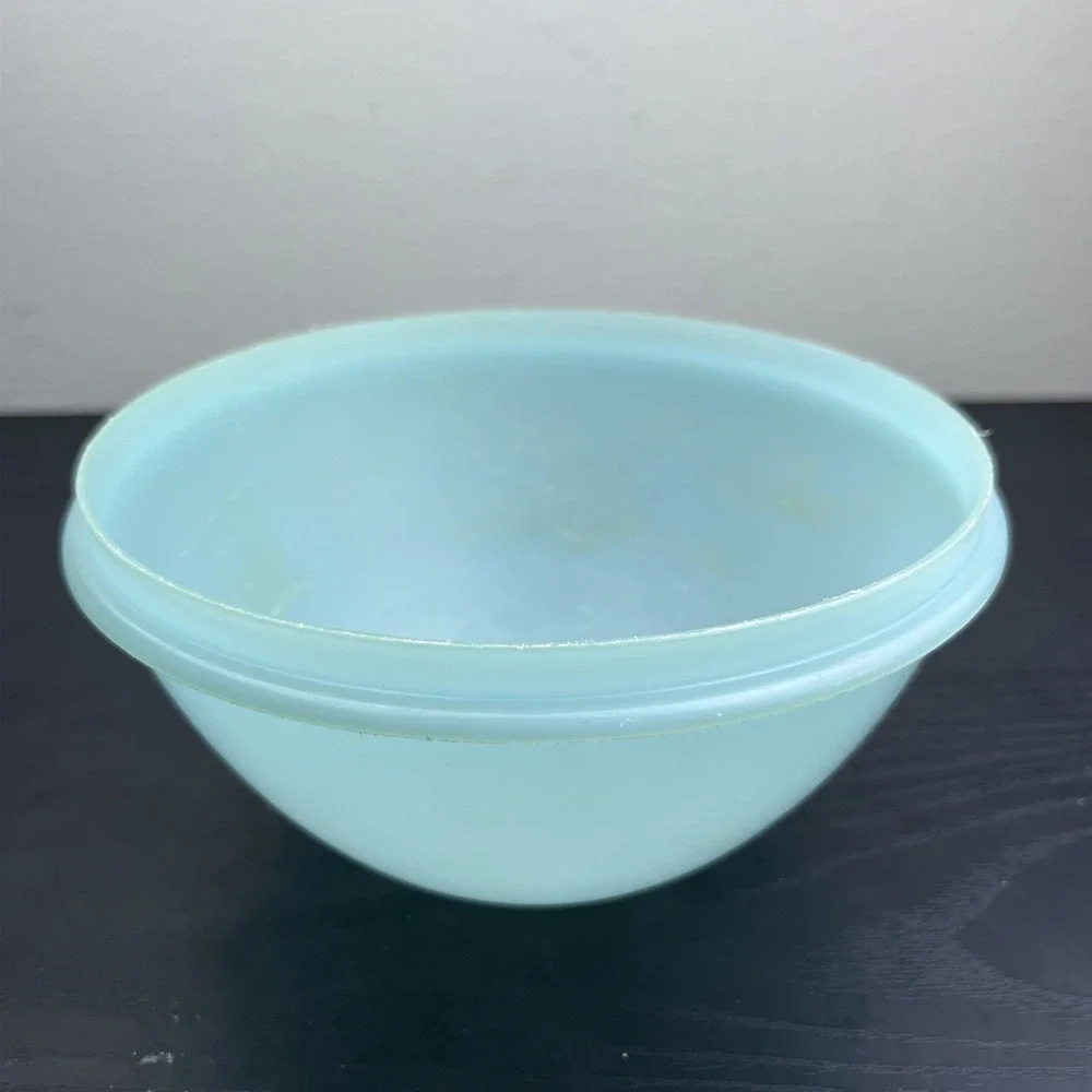 VTG Tupperware Small Light Blue Container 234-19 With White Lid 227-42